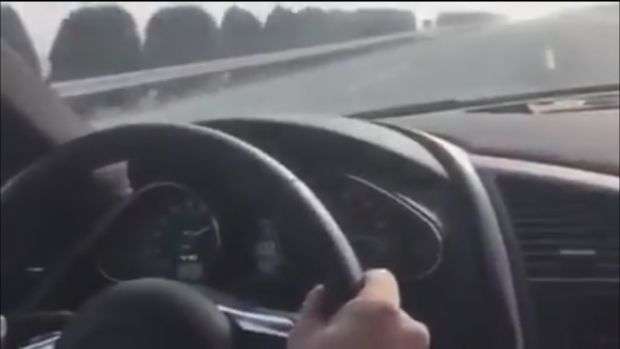 Ατύχημα με 320km/h σε αυτοκινητόδρομο (βίντεο)